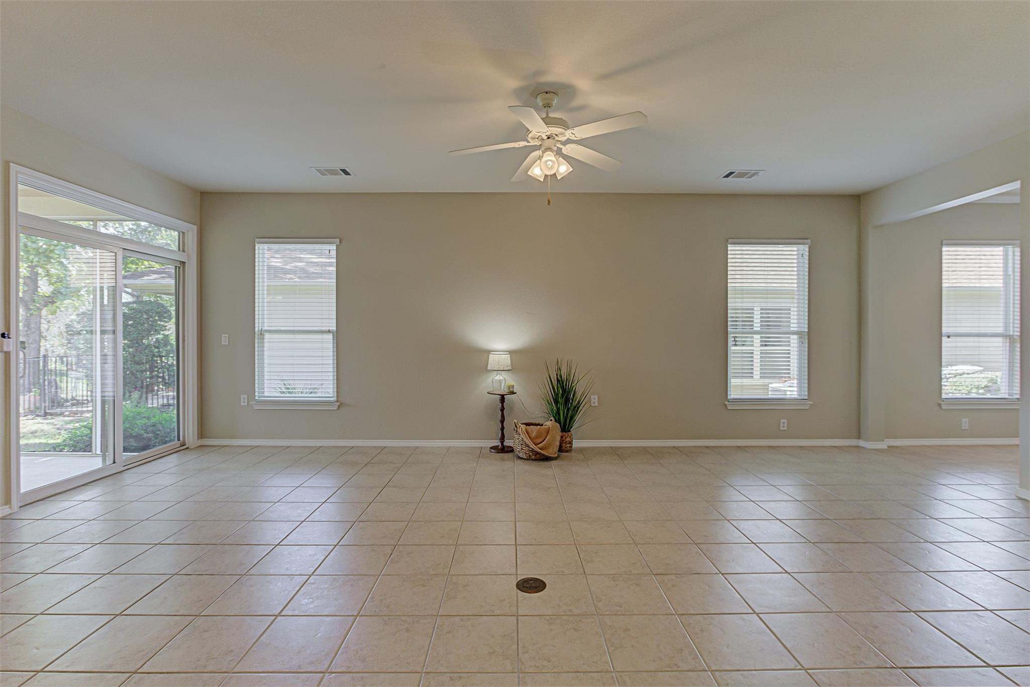 401 Bonham Loop Property Photo 10