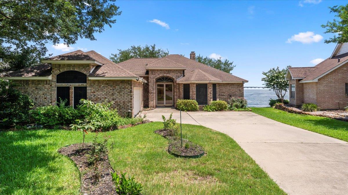 16447 Hunters Trl Property Photo 1