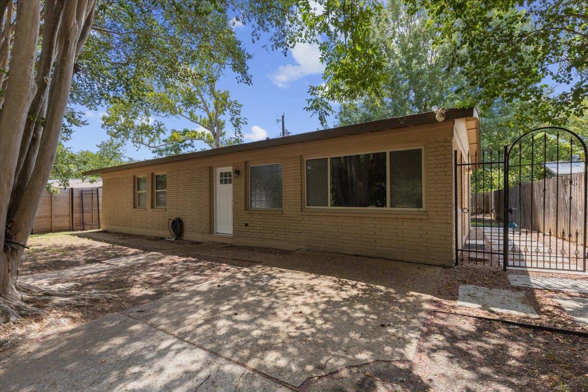 7604 Robalo Rd Property Photo 1