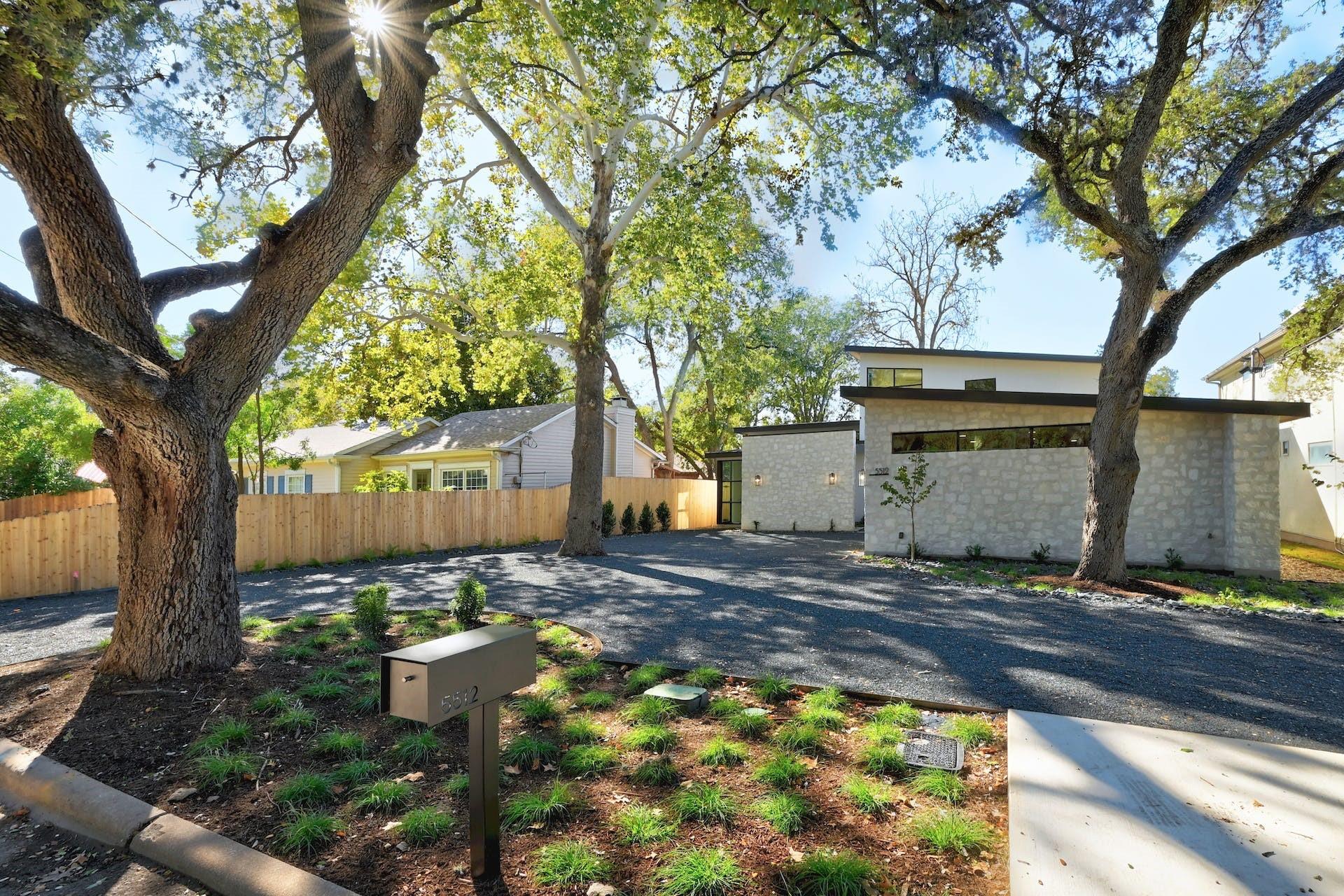 5512 Shoalwood Ave Property Photo 1