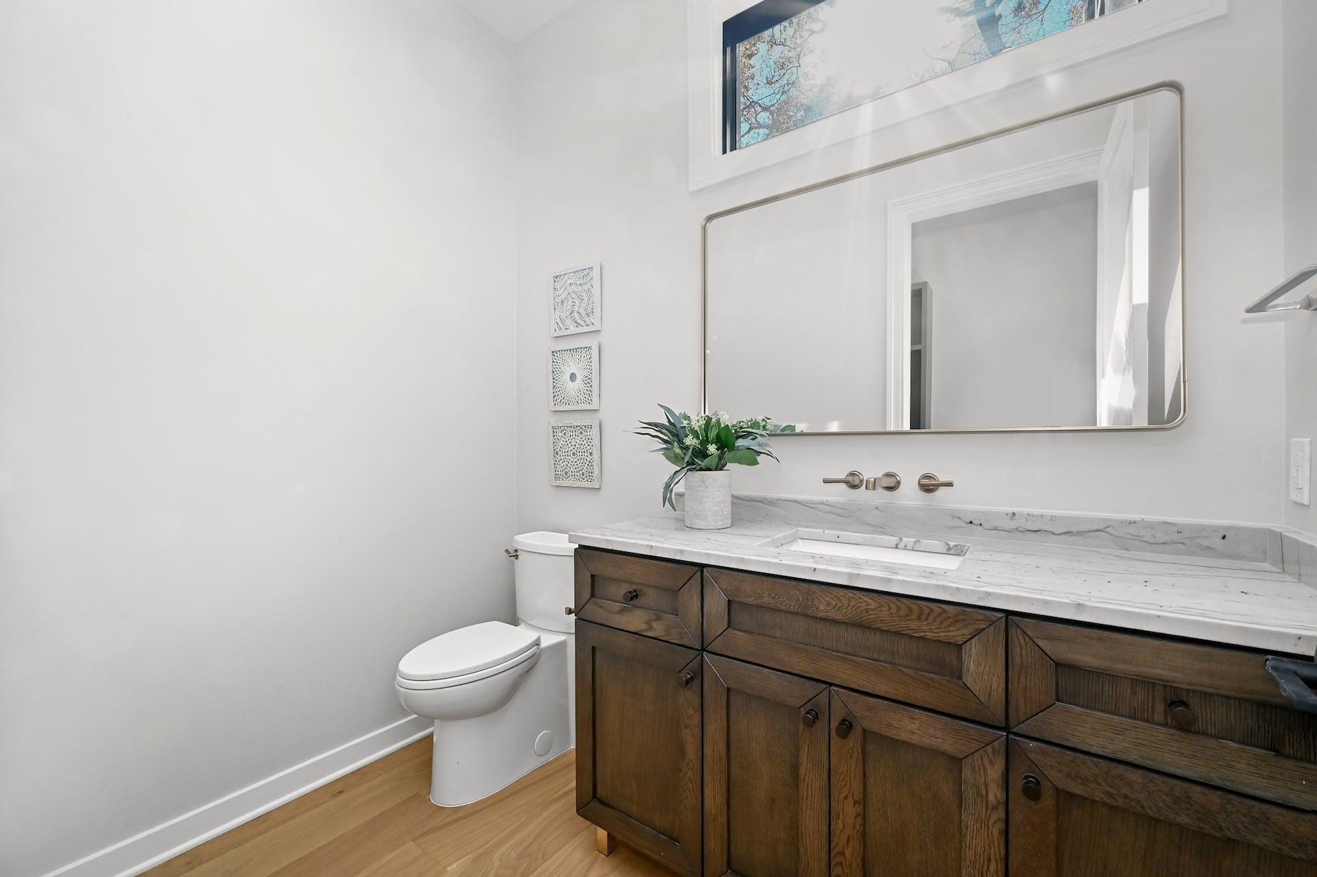 5512 Shoalwood Ave Property Photo 3