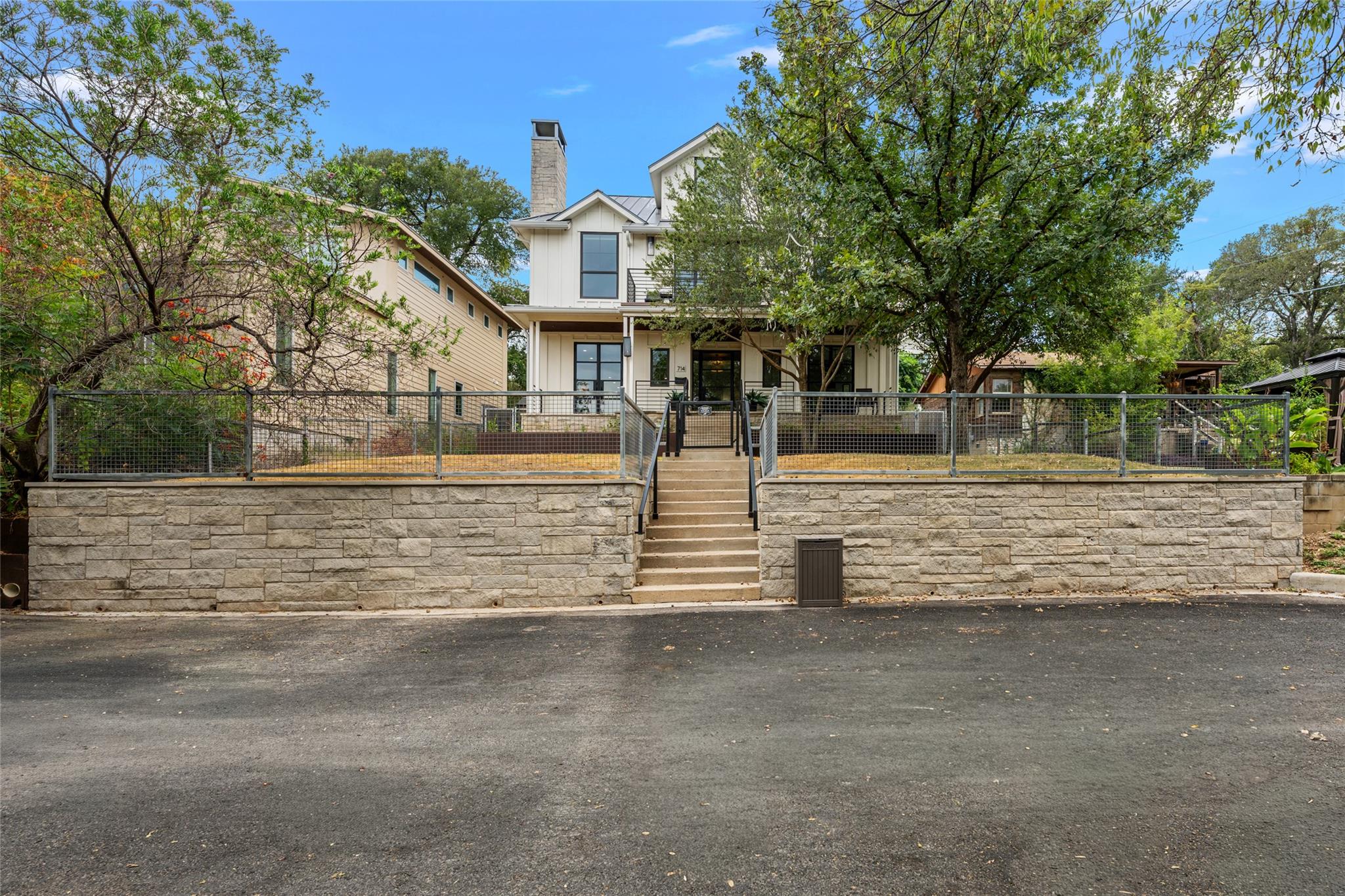 714 Upson St Property Photo 1