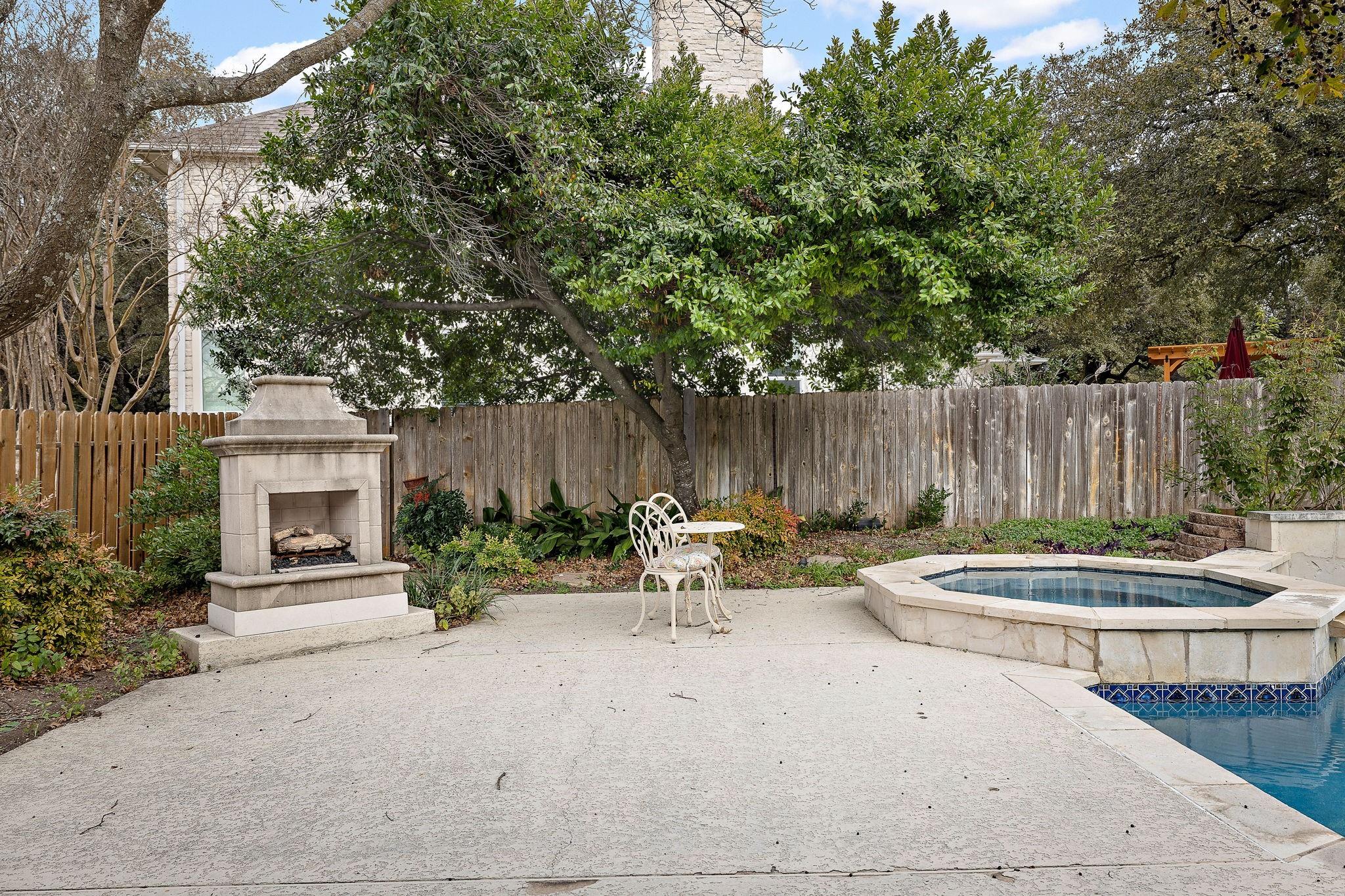 2001 Long Cv Property Photo 37