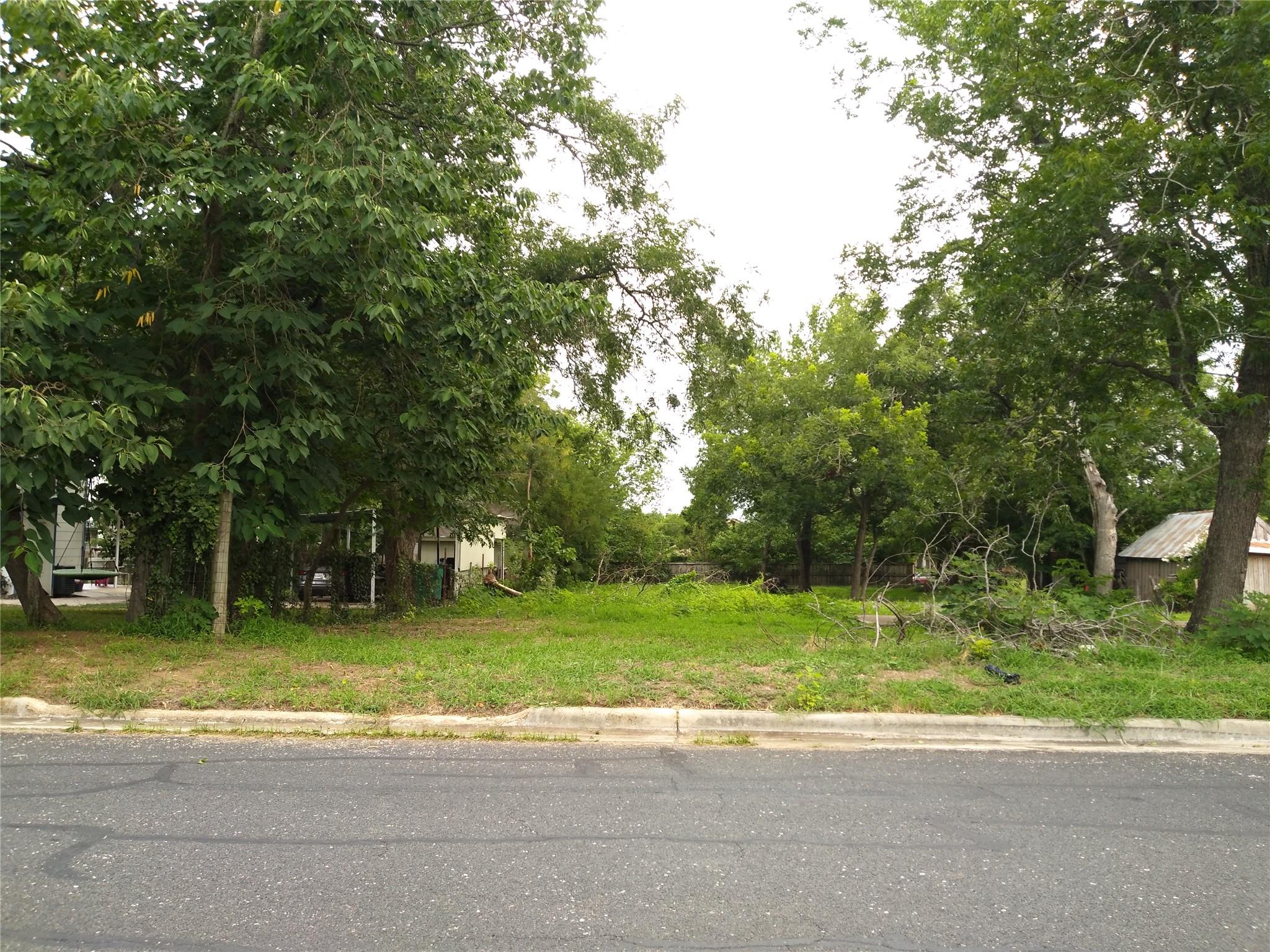 409 W Brenham St Property Photo 1