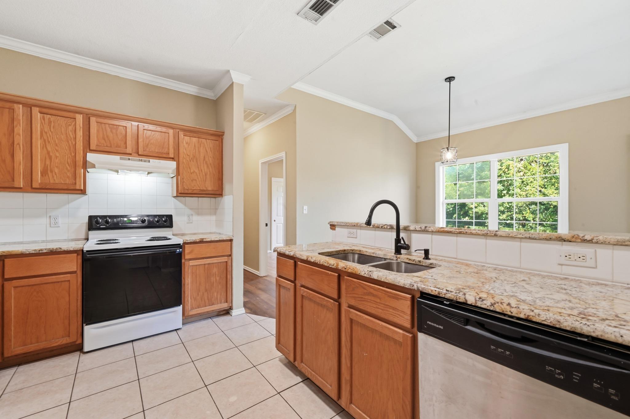 3008 Aftonshire Way Property Photo 11