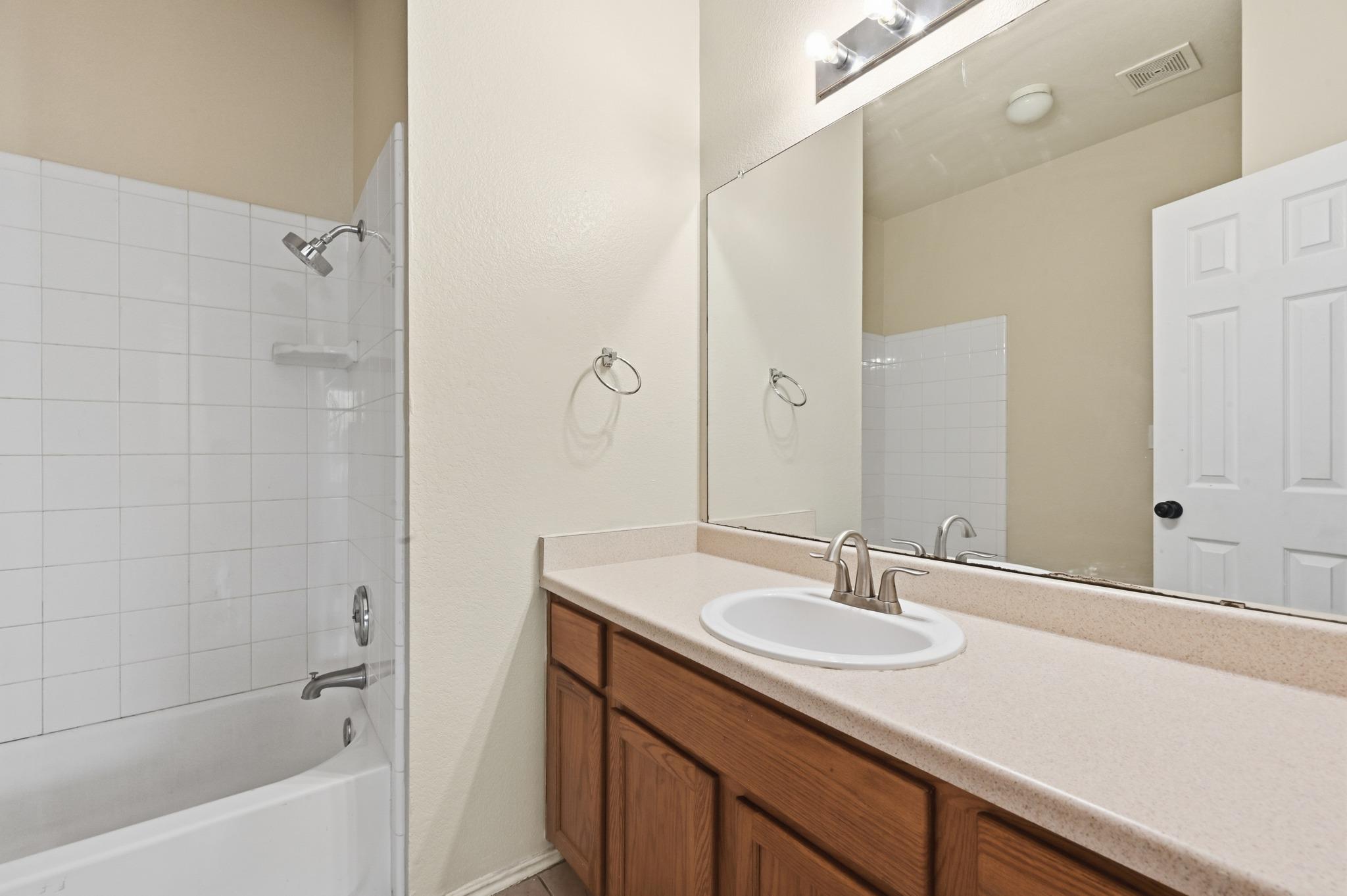 3008 Aftonshire Way Property Photo 32
