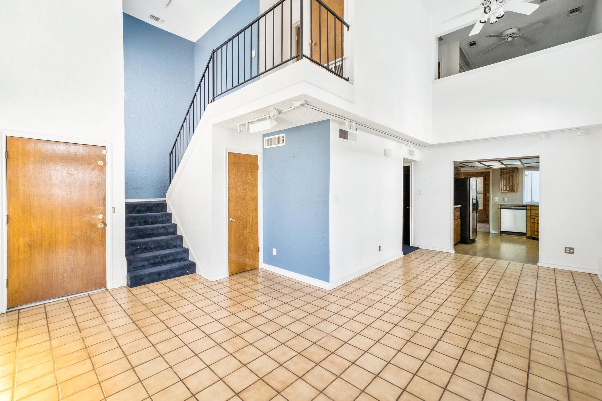 121 Scott St Property Photo 3