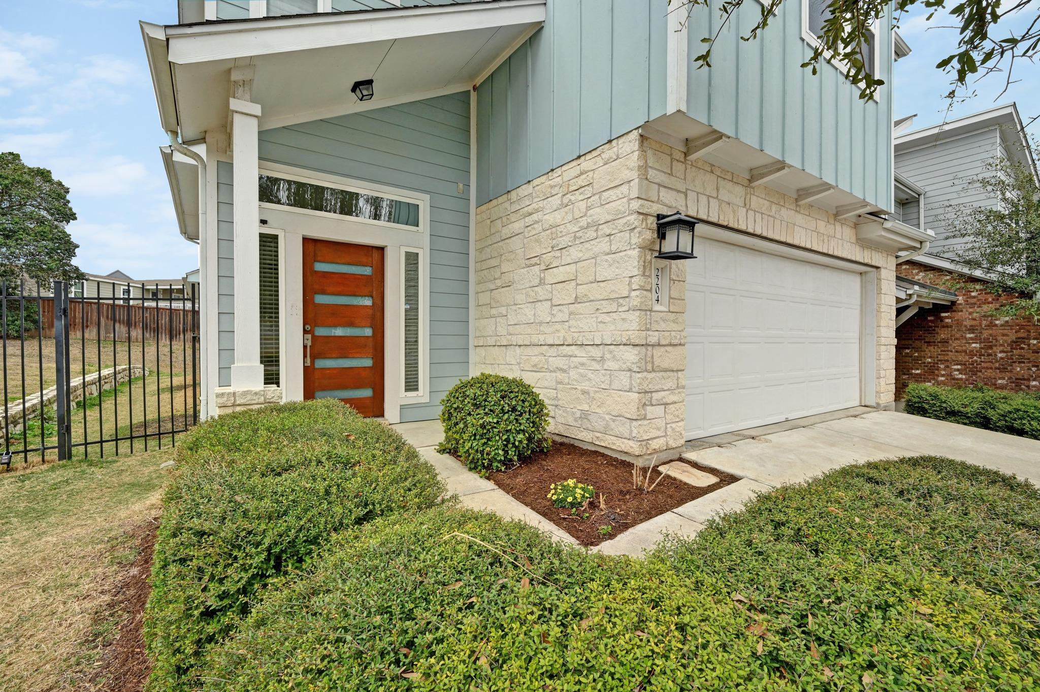 2204 Theseus Pass Property Photo 1