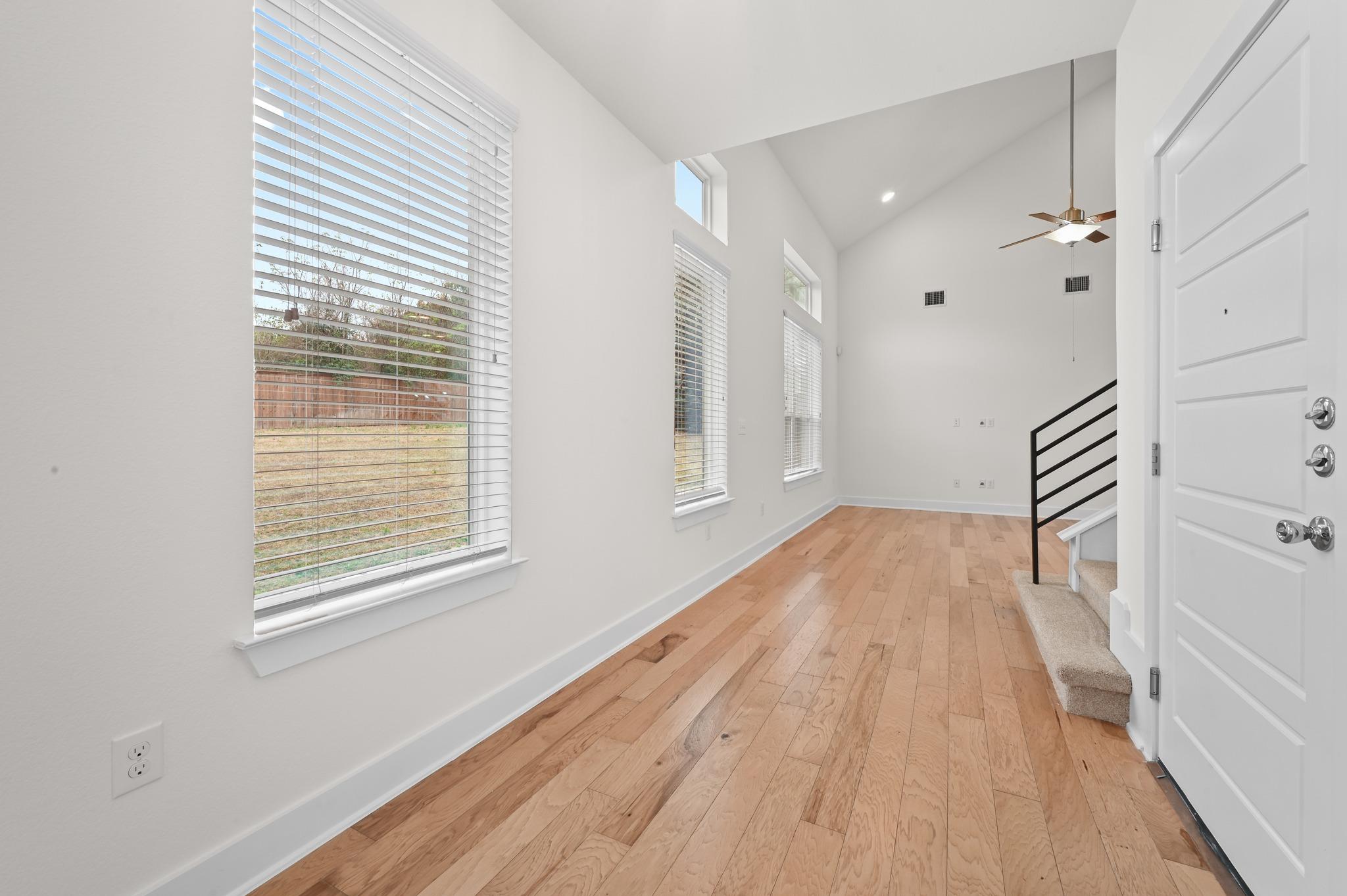 2204 Theseus Pass Property Photo 5