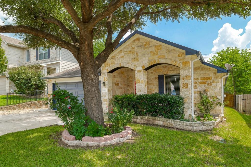 1819 Melissa Oaks Ln Property Photo 3