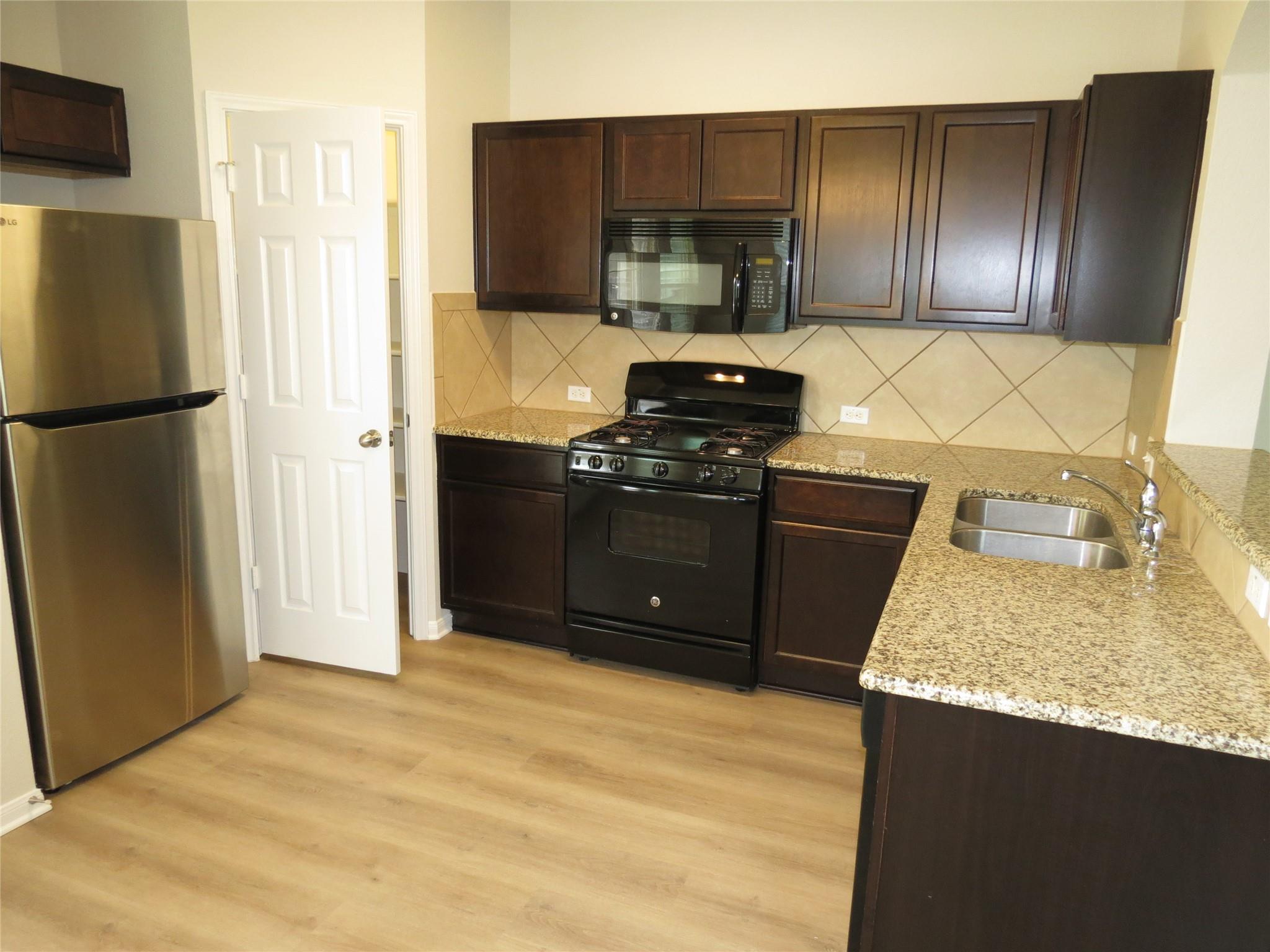 375 Musgrav None Property Photo 8