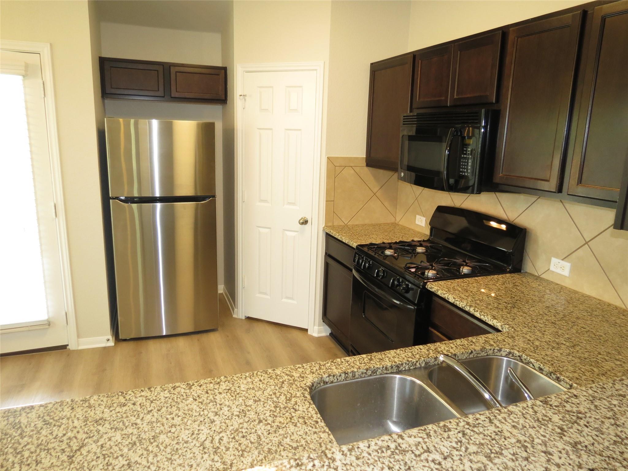 375 Musgrav None Property Photo 10