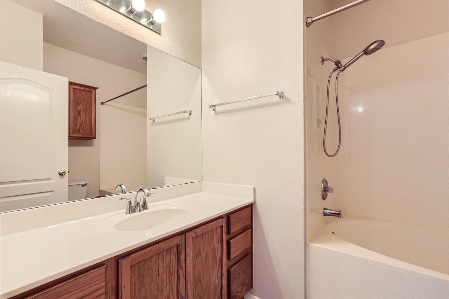 2000 Cullen Ave 4-18 Property Photo 20