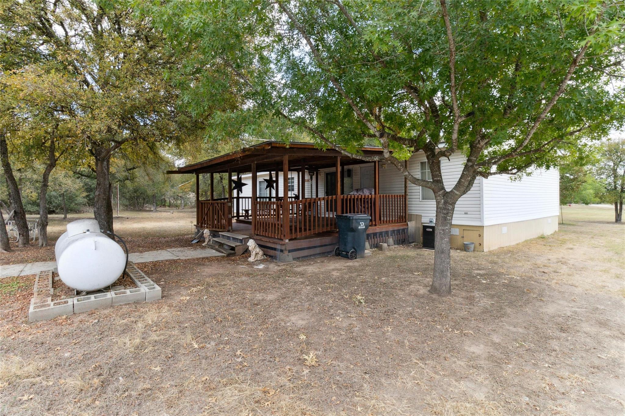 8106 Wolf Ln Property Photo 4