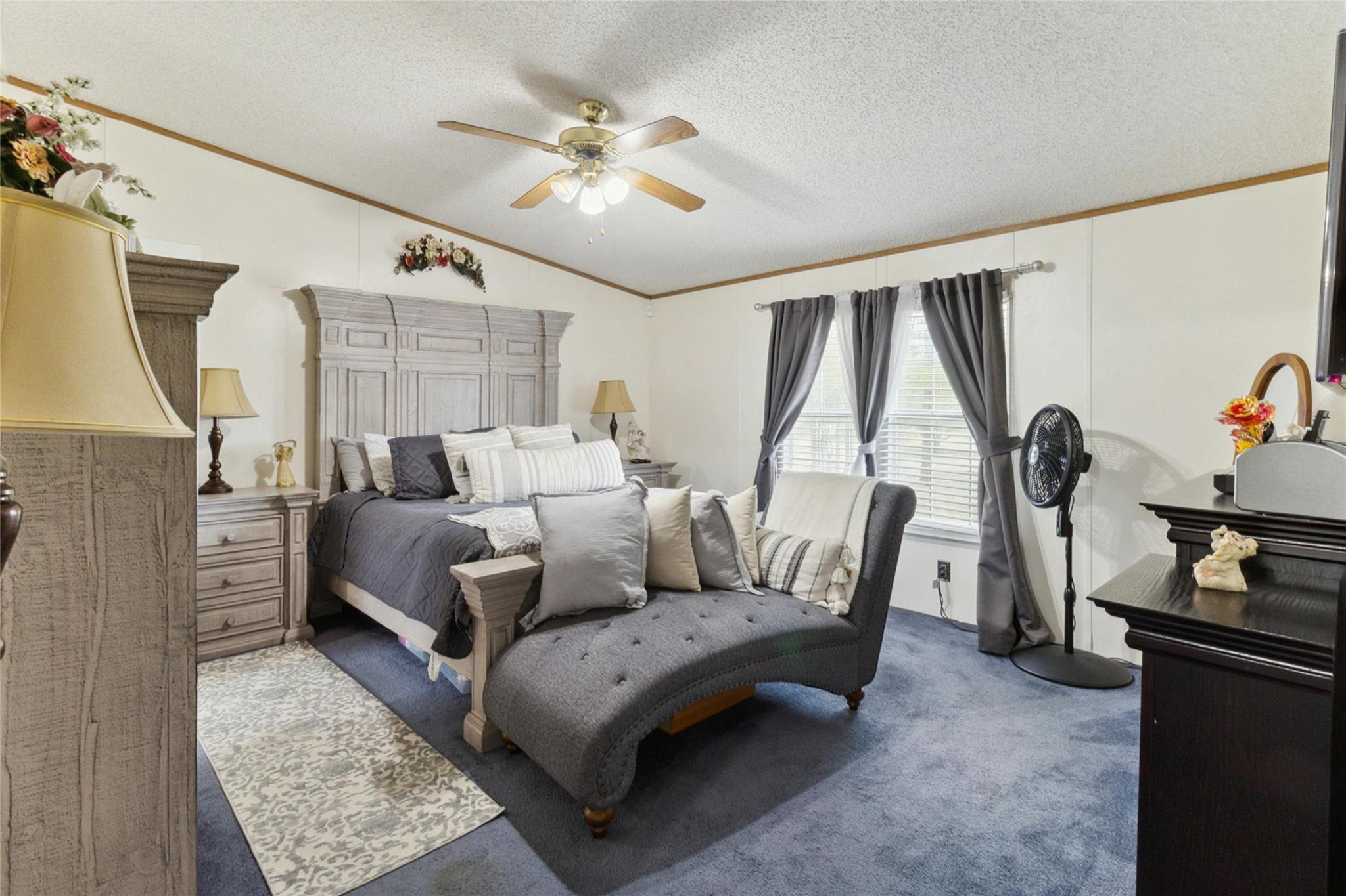 8106 Wolf Ln Property Photo 11