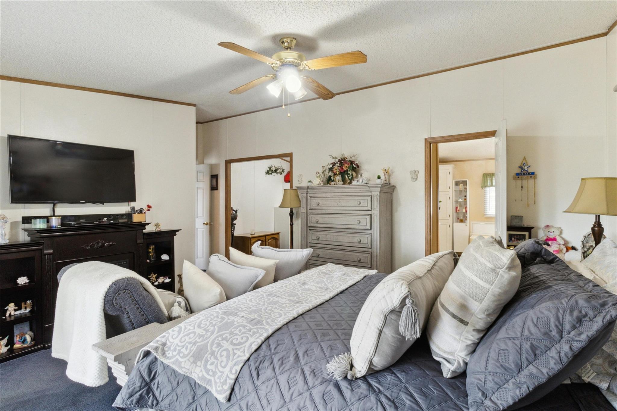 8106 Wolf Ln Property Photo 12