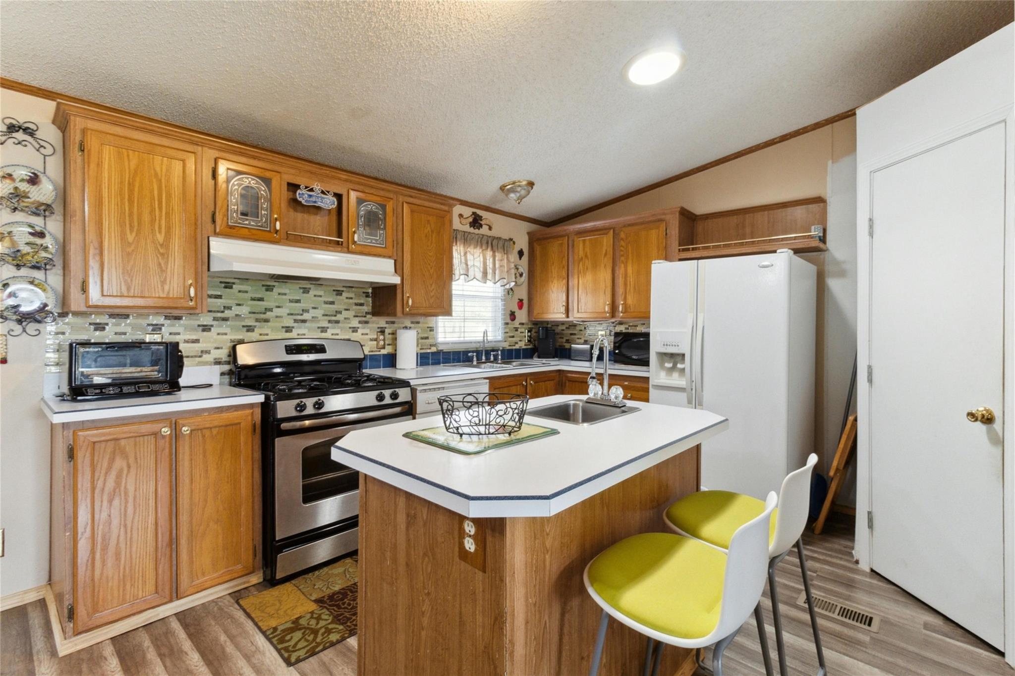 8106 Wolf Ln Property Photo 15