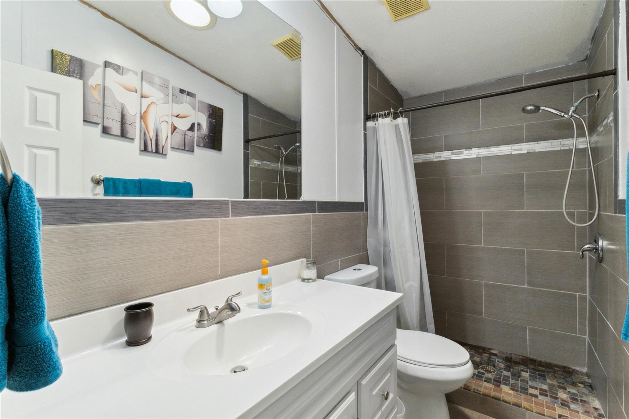 8106 Wolf Ln Property Photo 17