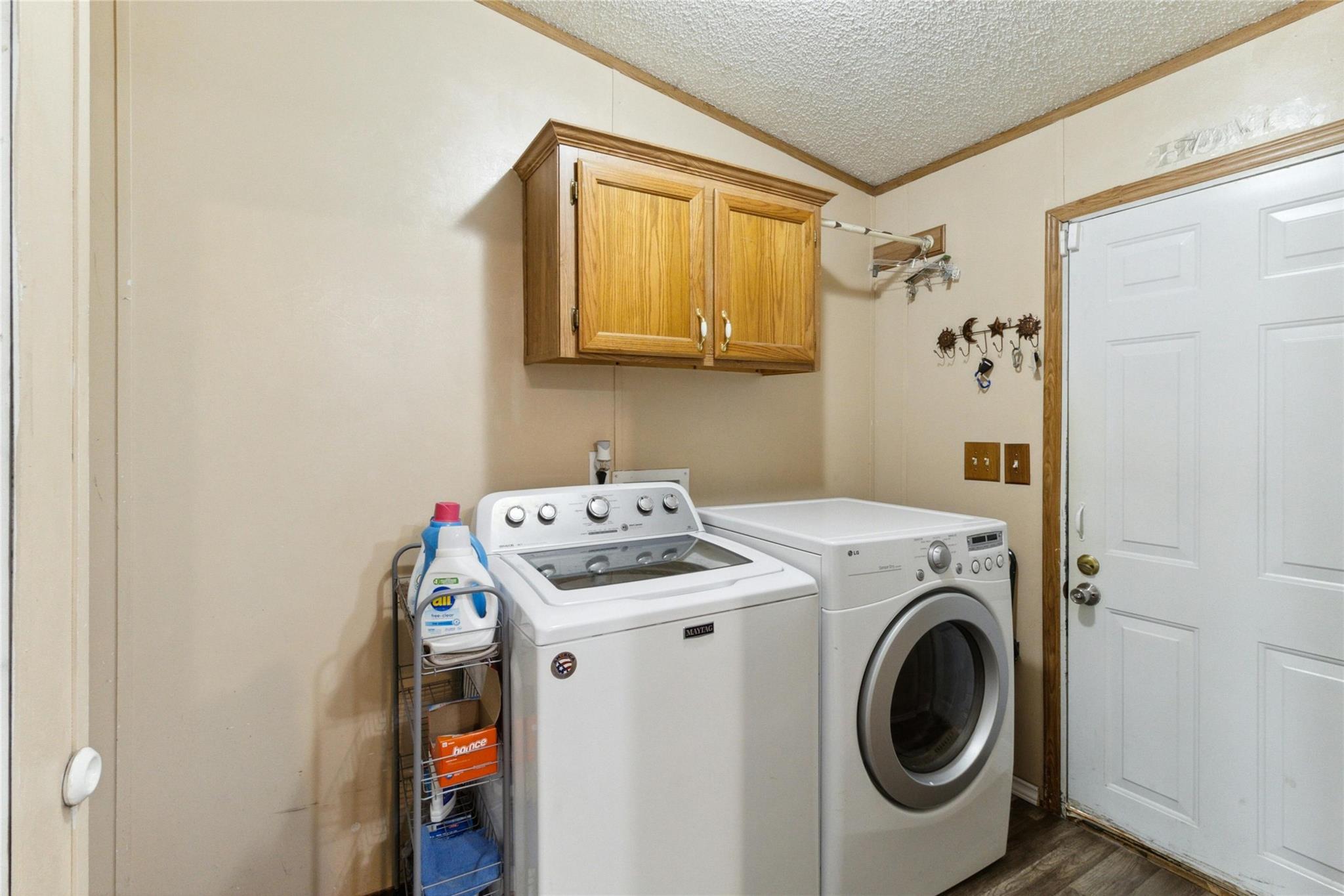 8106 Wolf Ln Property Photo 18