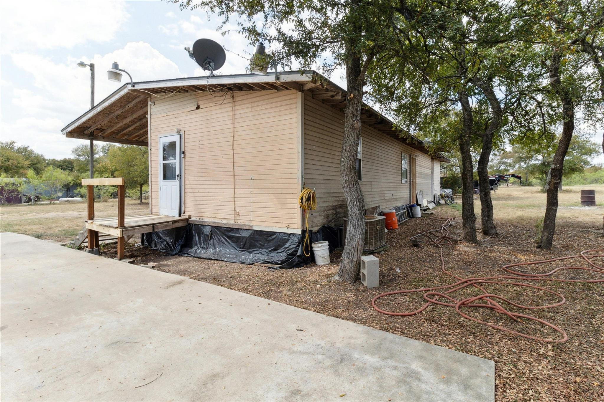 8106 Wolf Ln Property Photo 23