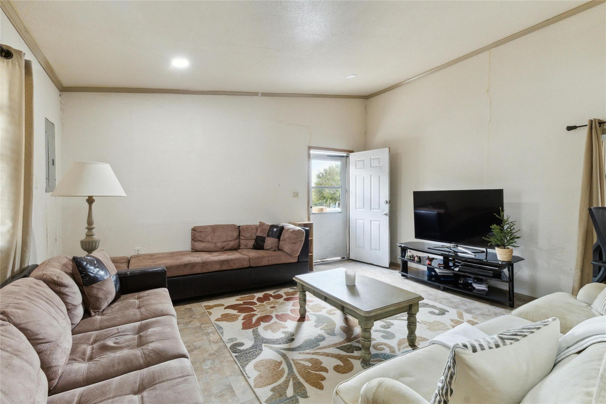 8106 Wolf Ln Property Photo 25