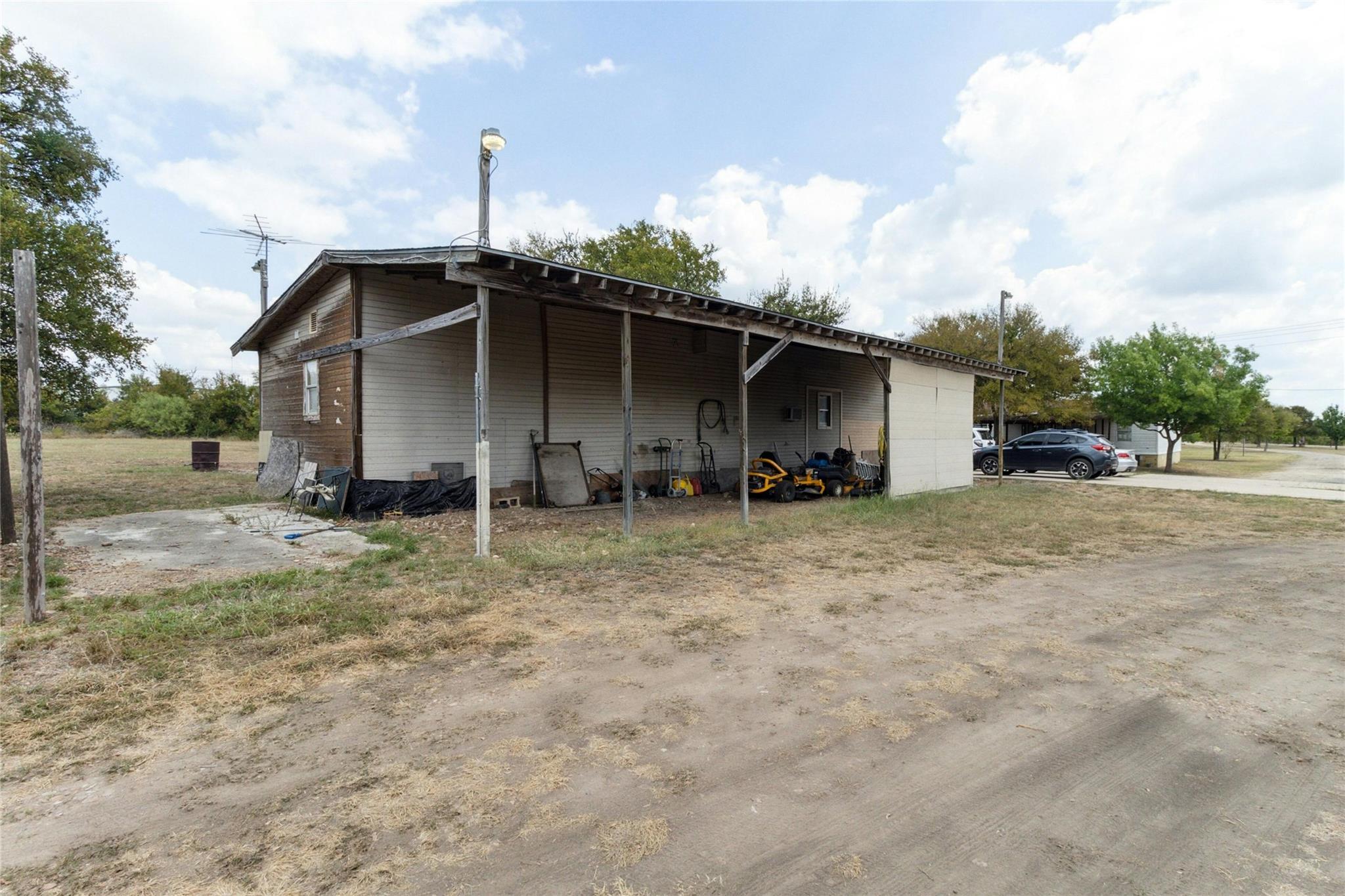 8106 Wolf Ln Property Photo 27