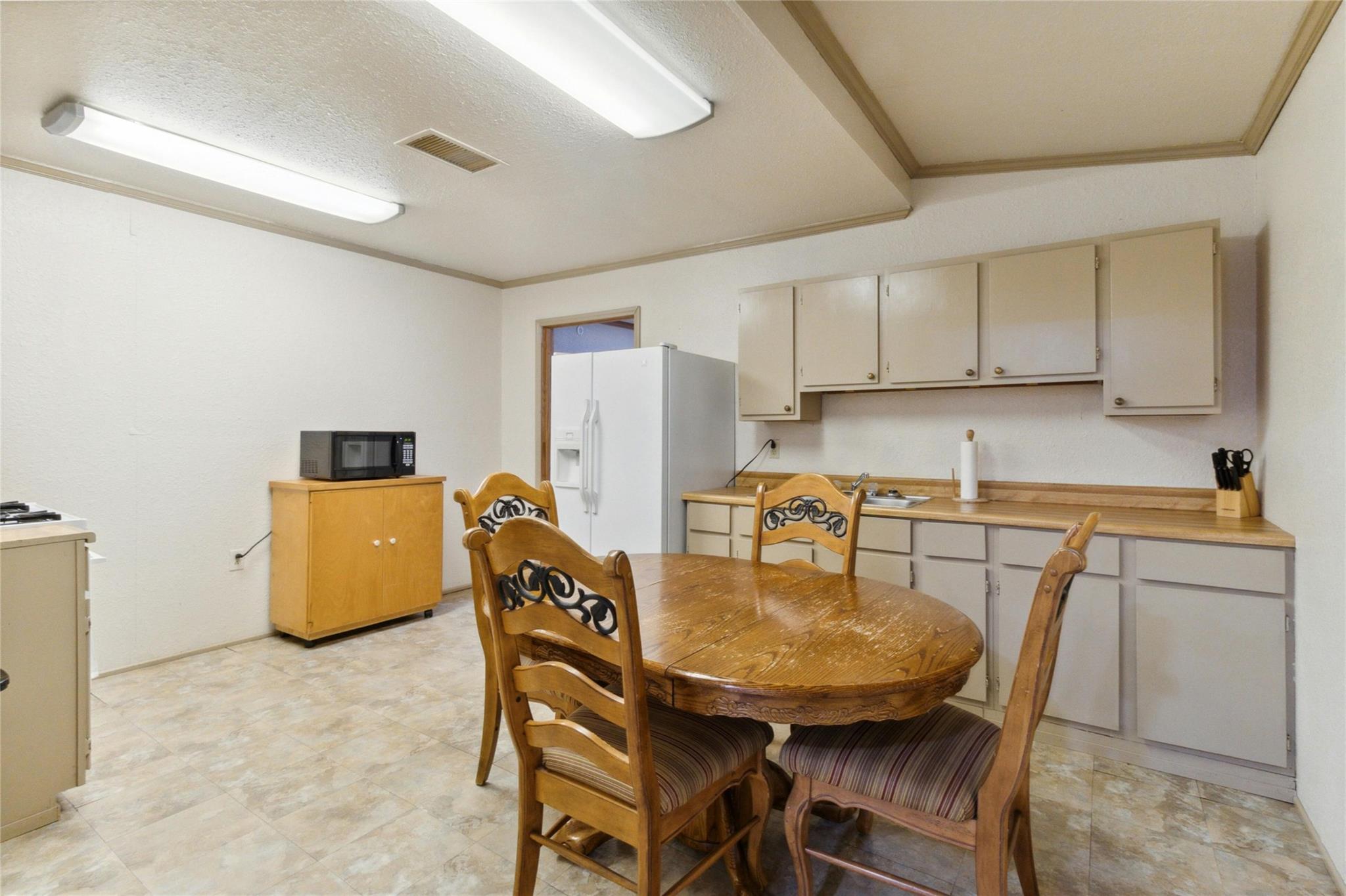 8106 Wolf Ln Property Photo 29