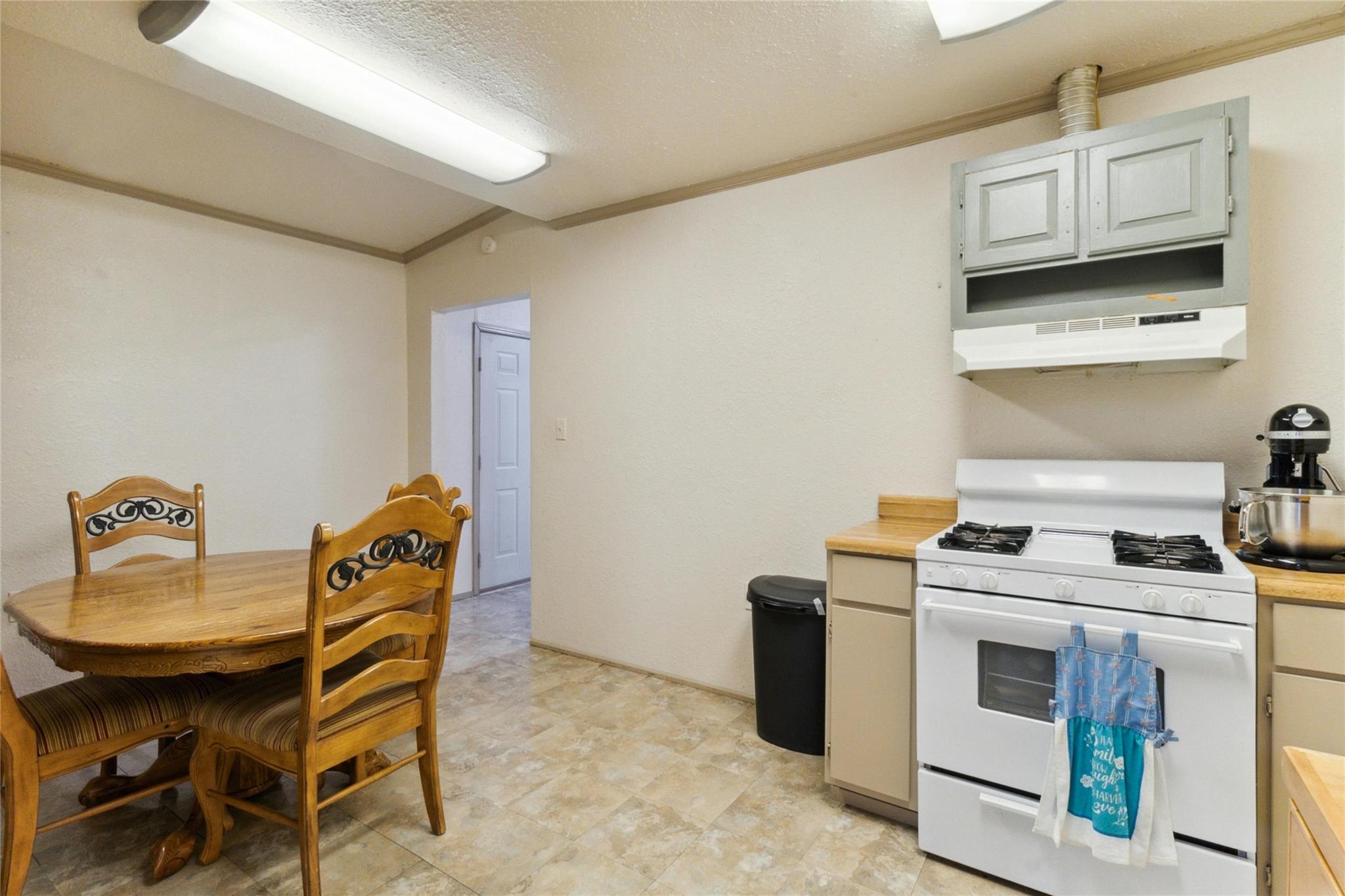 8106 Wolf Ln Property Photo 30