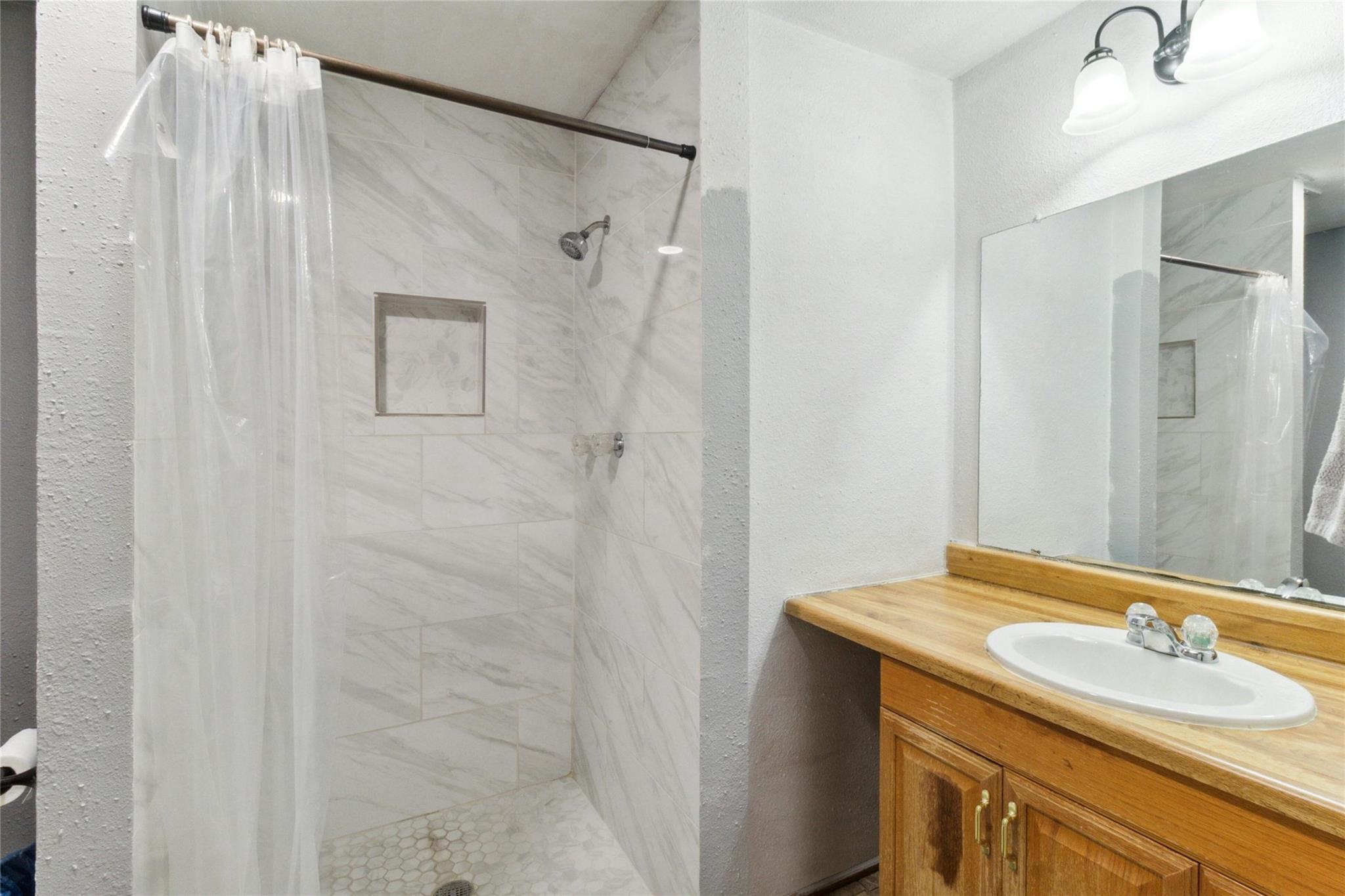 8106 Wolf Ln Property Photo 32