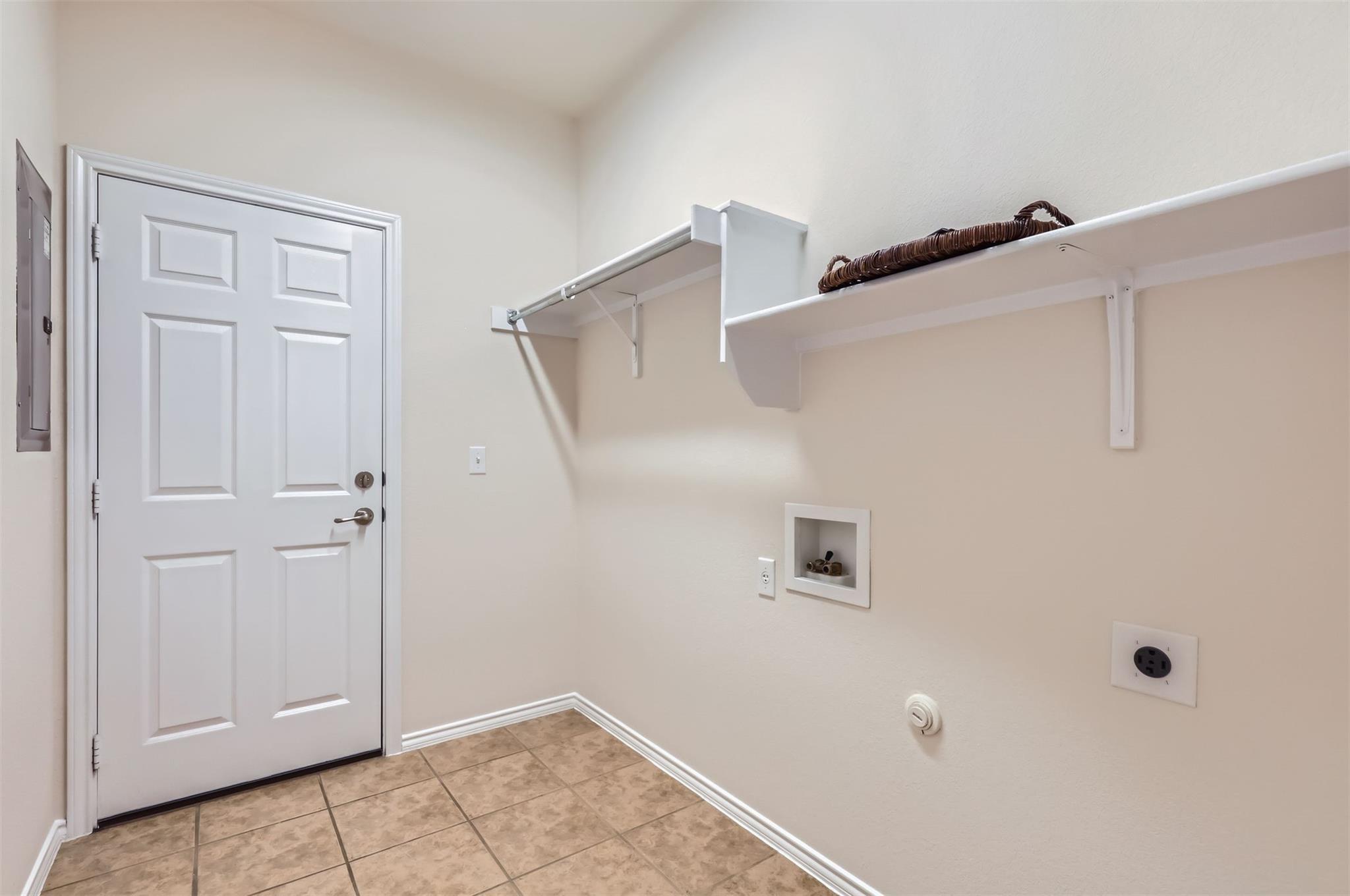 103 Essex Ln Property Photo 17