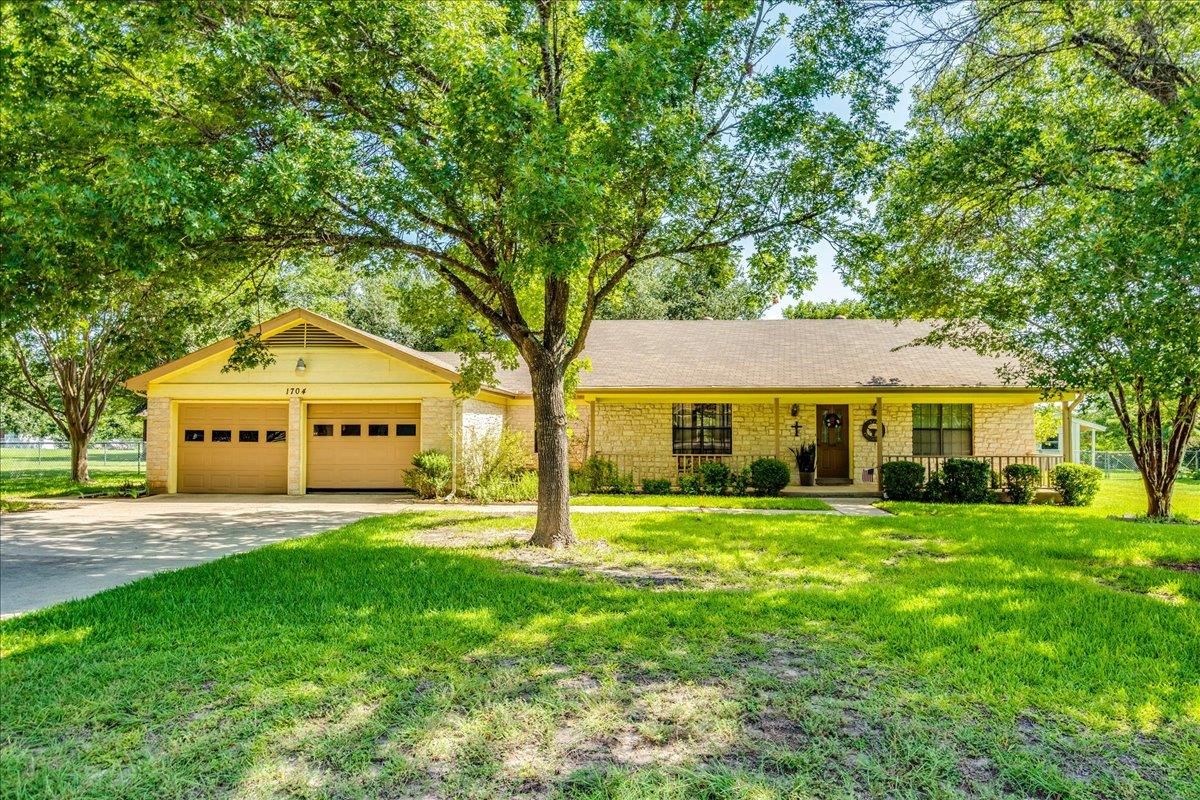 1704 Buttercup Rd Property Photo 1