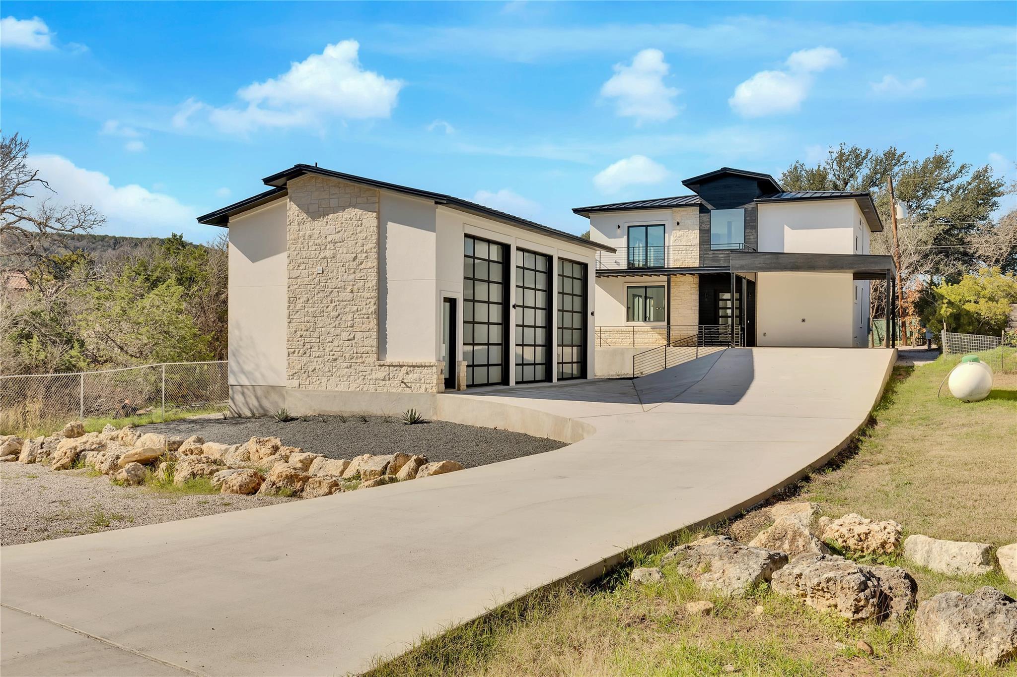 1304 Minnie Dr Property Photo 1
