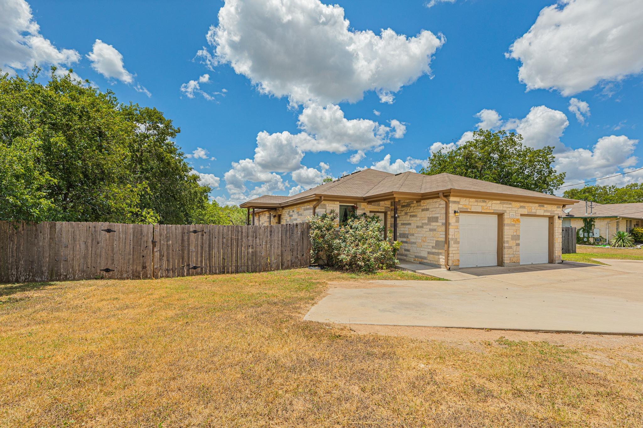1375 Main St Property Photo 2