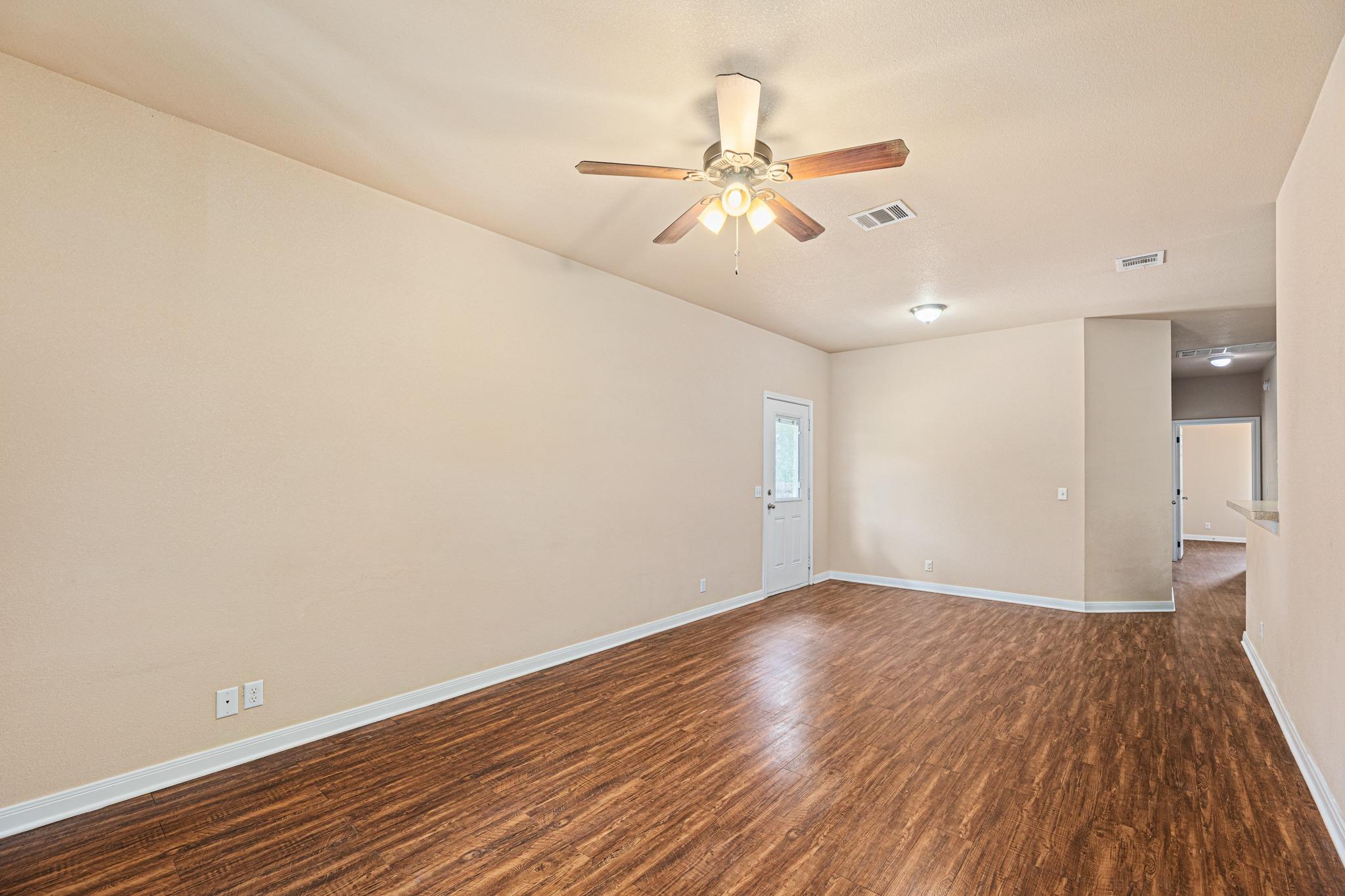 1375 Main St Property Photo 5