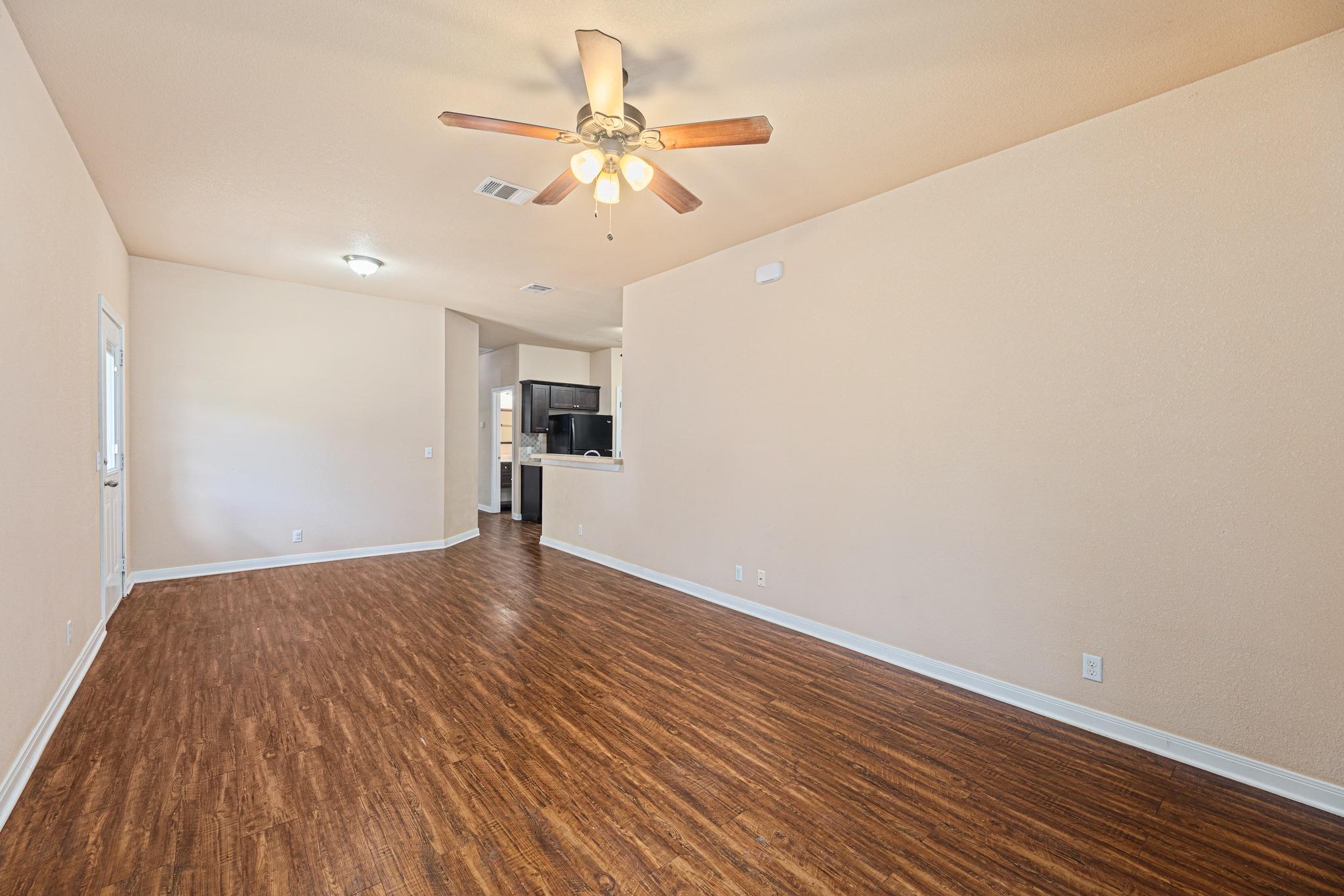 1375 Main St Property Photo 6