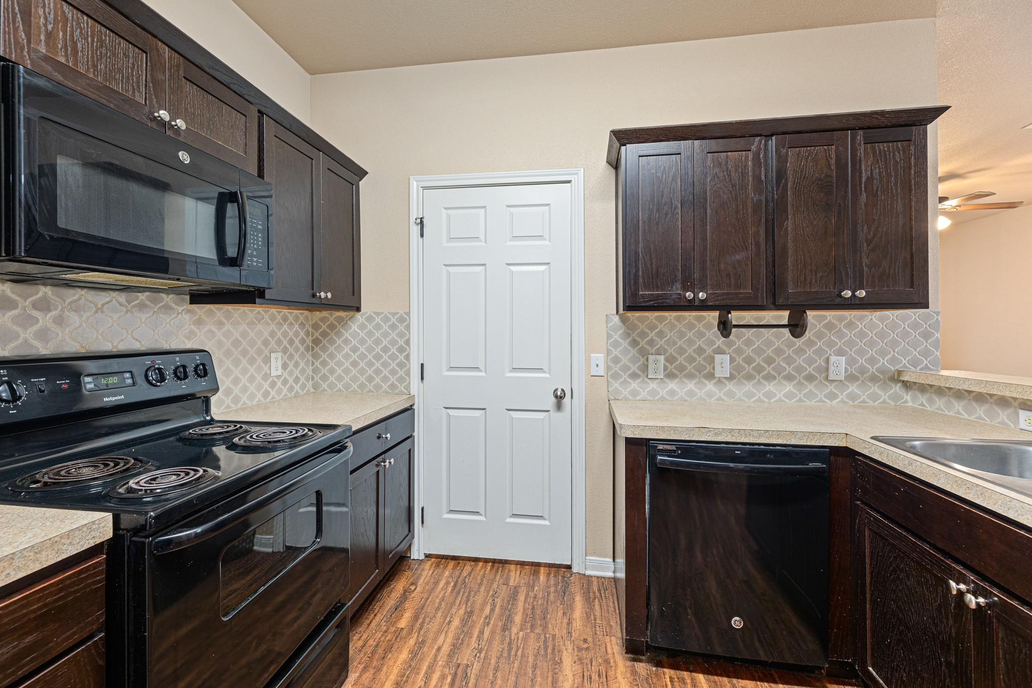 1375 Main St Property Photo 11