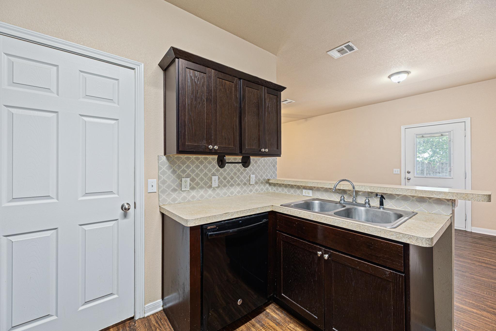 1375 Main St Property Photo 12