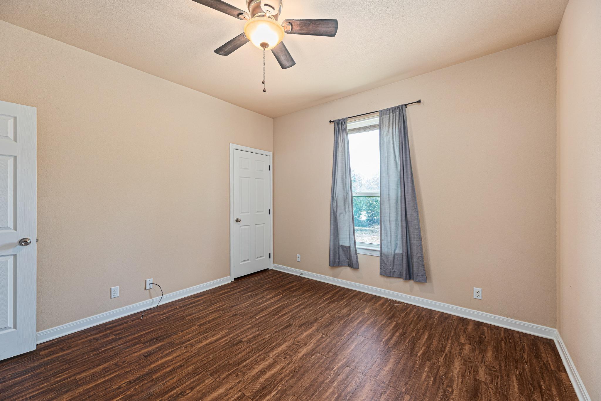 1375 Main St Property Photo 16