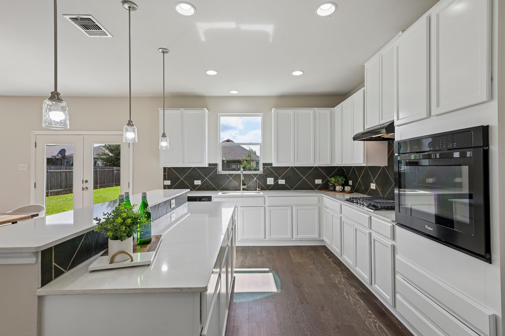 8021 Gato Ln Property Photo 3