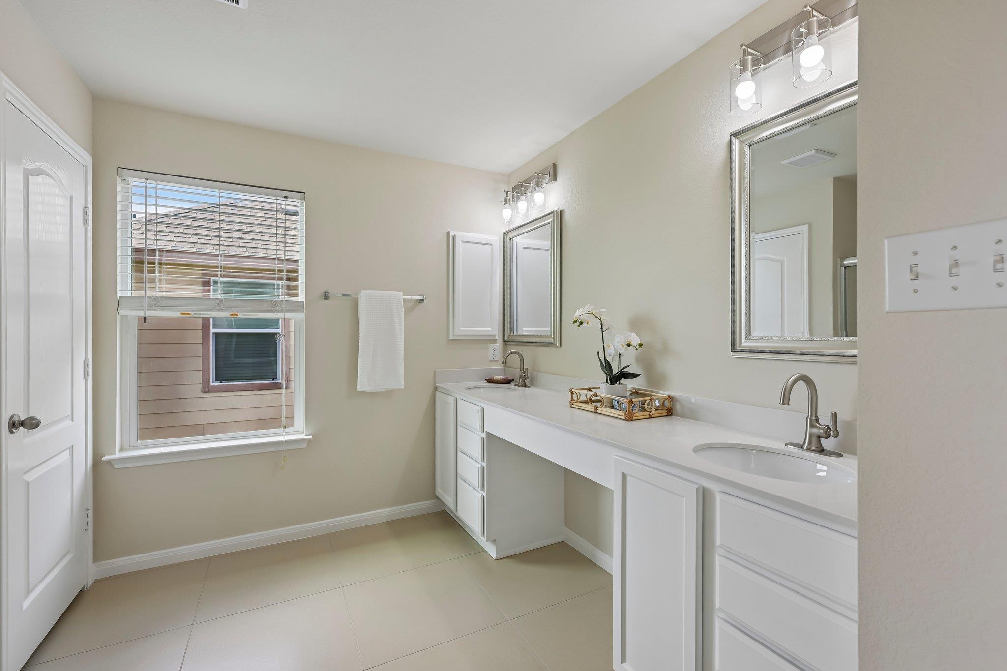 8021 Gato Ln Property Photo 6