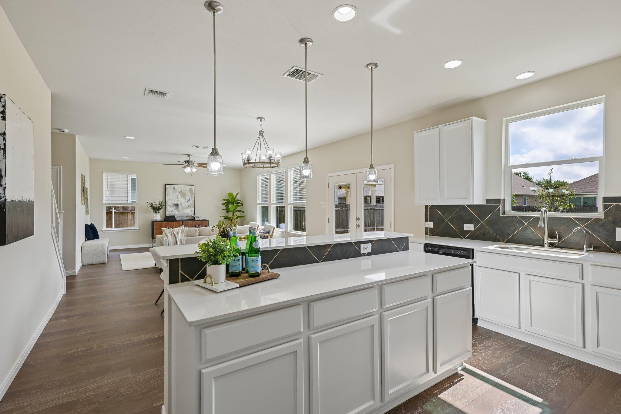 8021 Gato Ln Property Photo 7