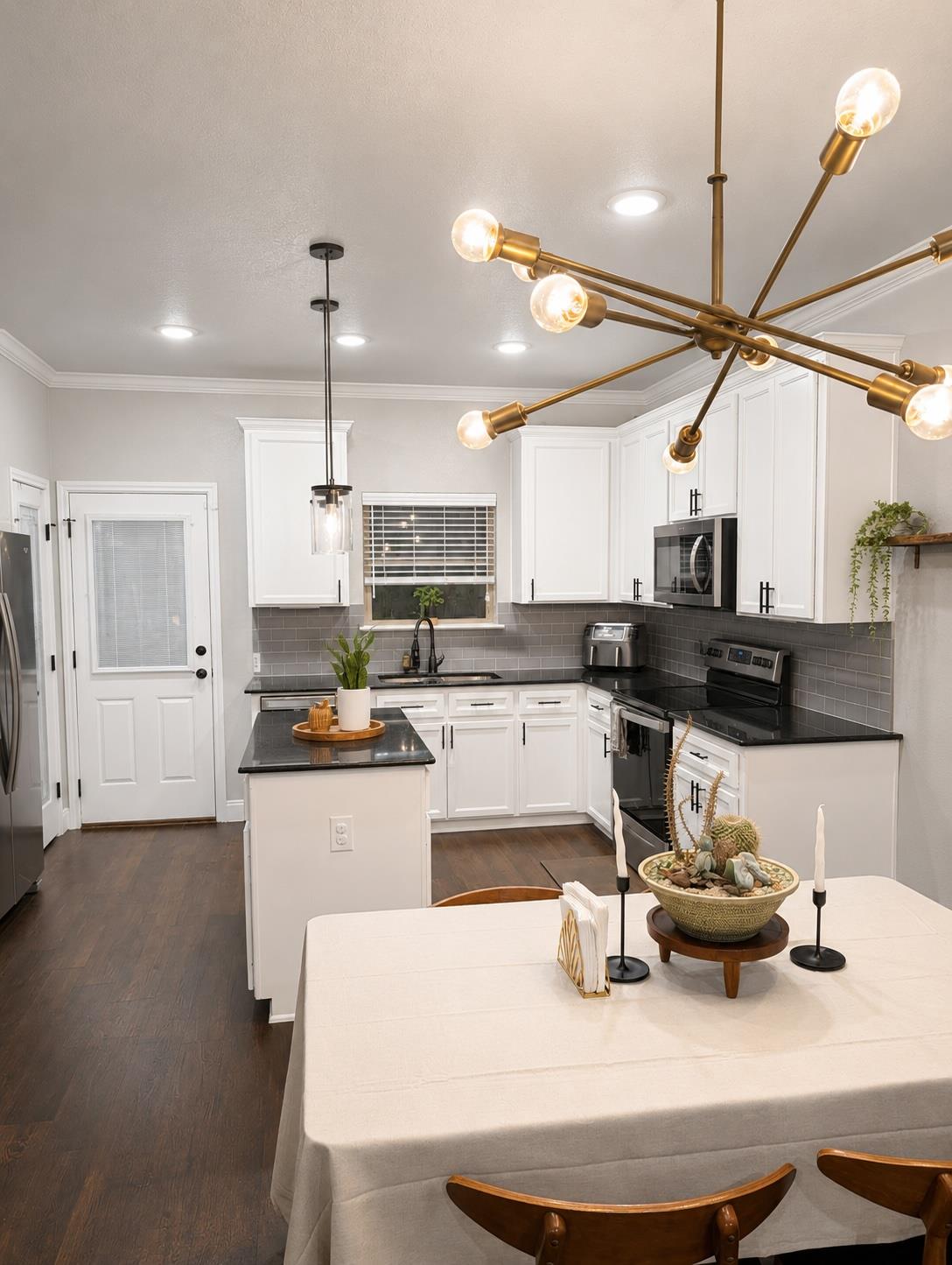 1614 Black Kettle Trl Property Photo 4