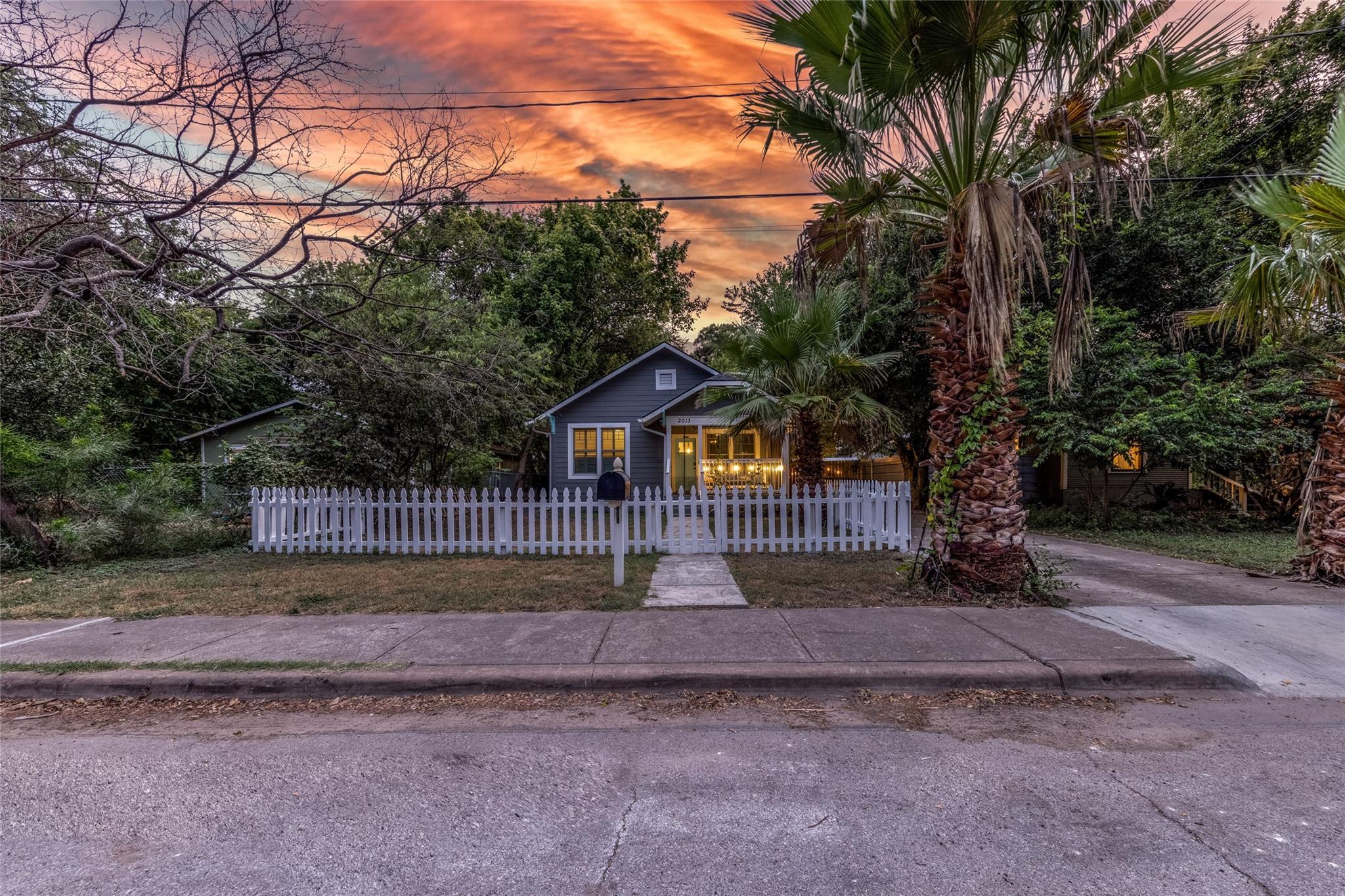 2013 Canterbury St #a Property Photo 2