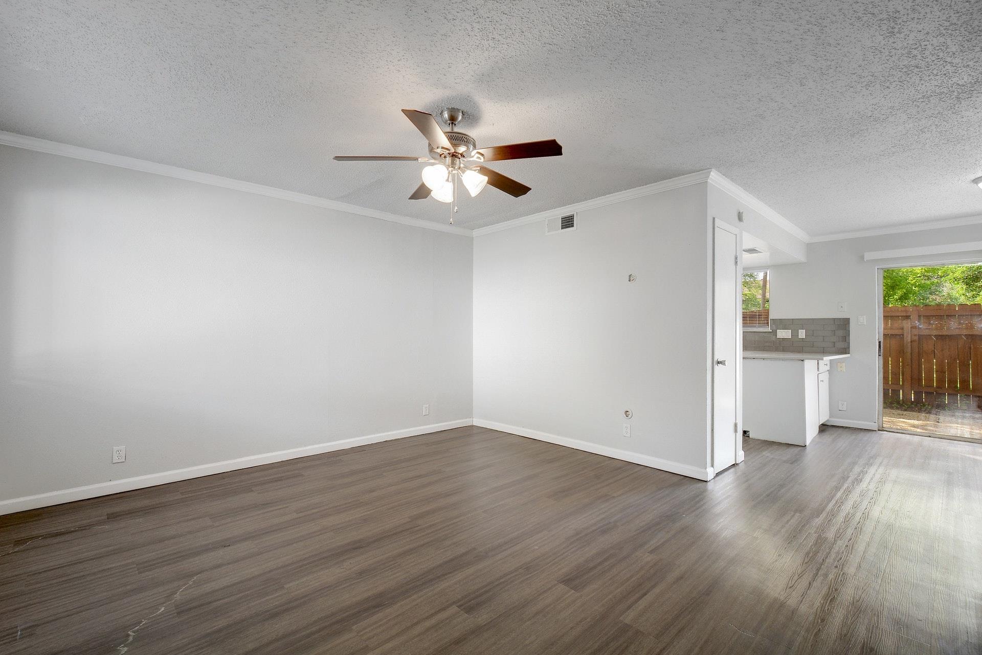 5905 Hidden Valley Trl Property Photo 3