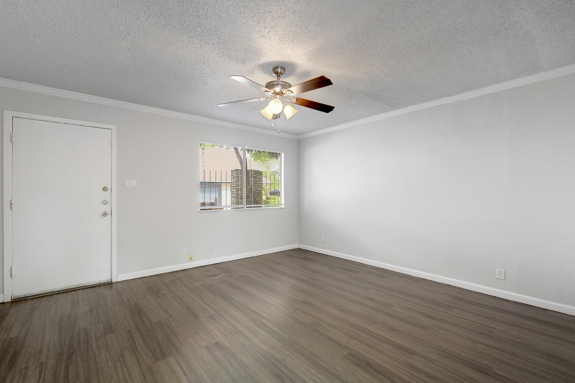5905 Hidden Valley Trl Property Photo 4
