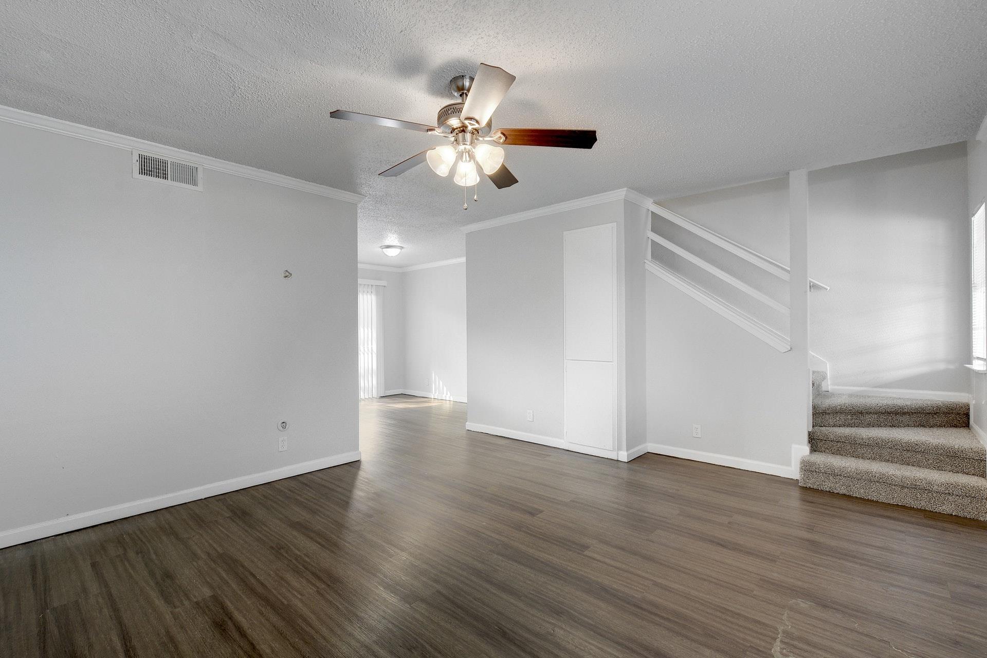 5905 Hidden Valley Trl Property Photo 6