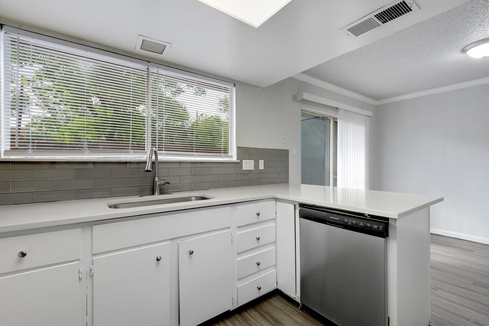 5905 Hidden Valley Trl Property Photo 10