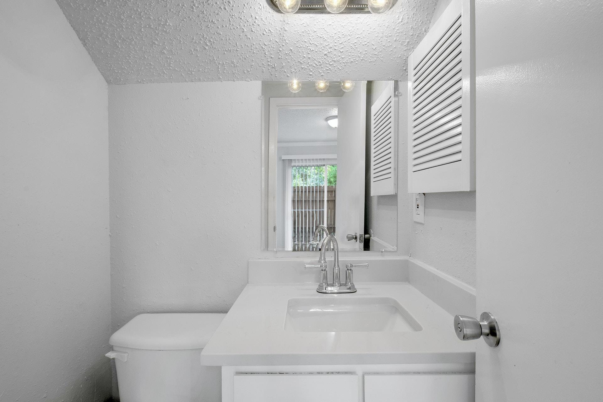 5905 Hidden Valley Trl Property Photo 13
