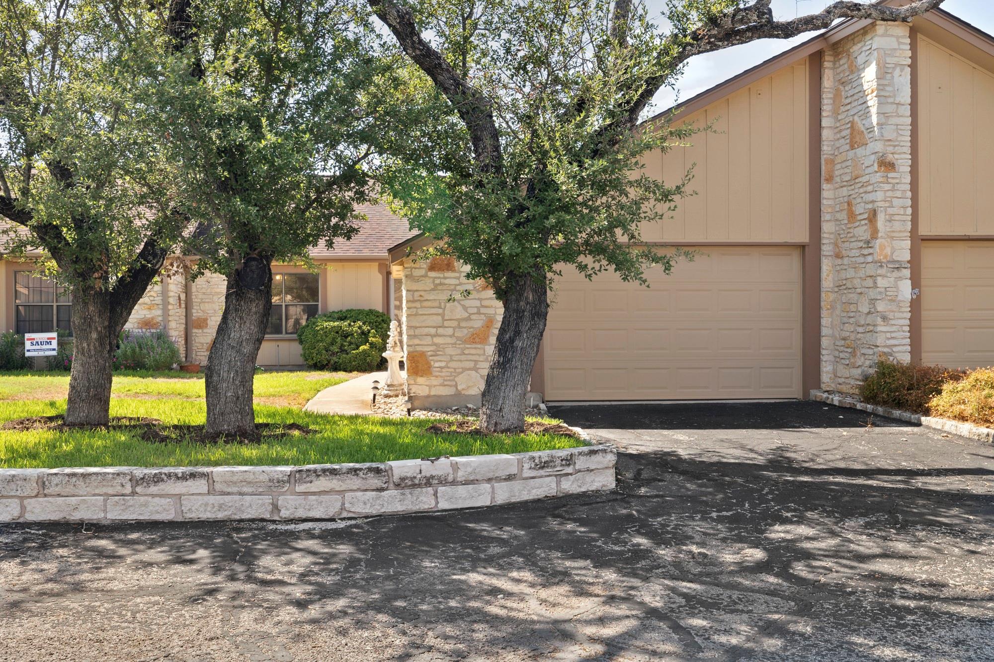 28 Oaks Pl Property Photo 1