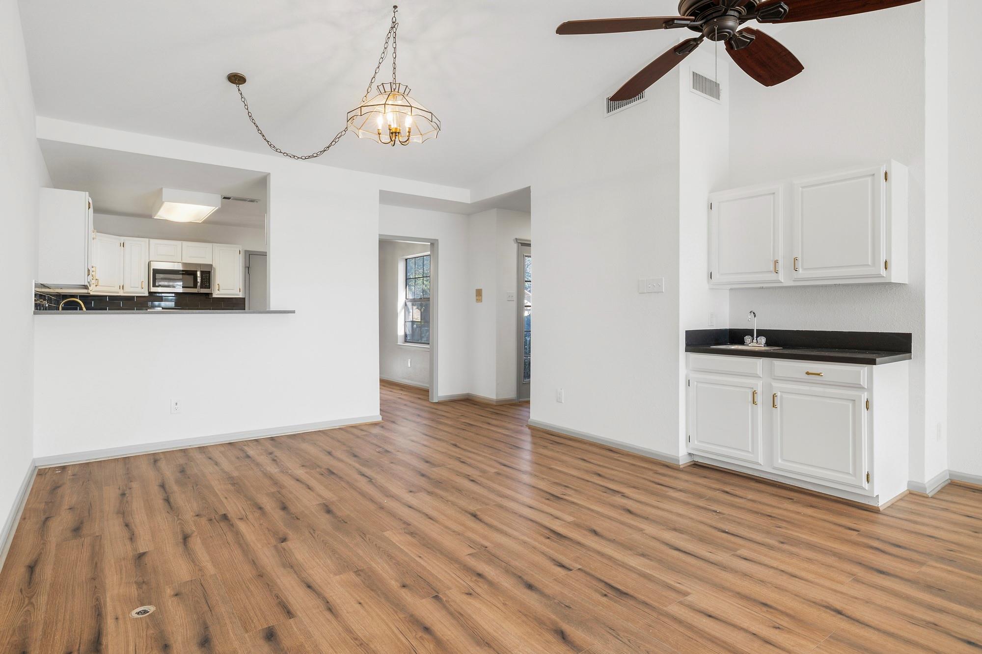 28 Oaks Pl Property Photo 10
